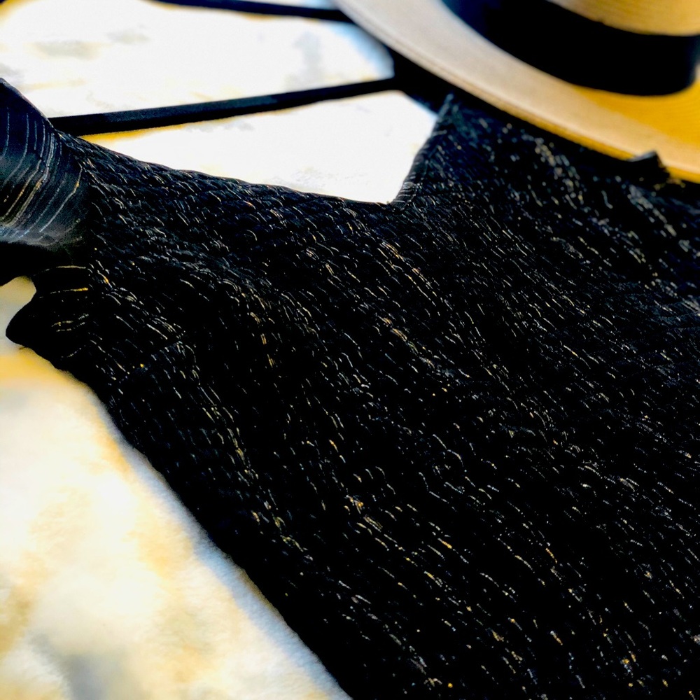 Japna: Camisole/Cropped Color: Black with Silver Streaks.